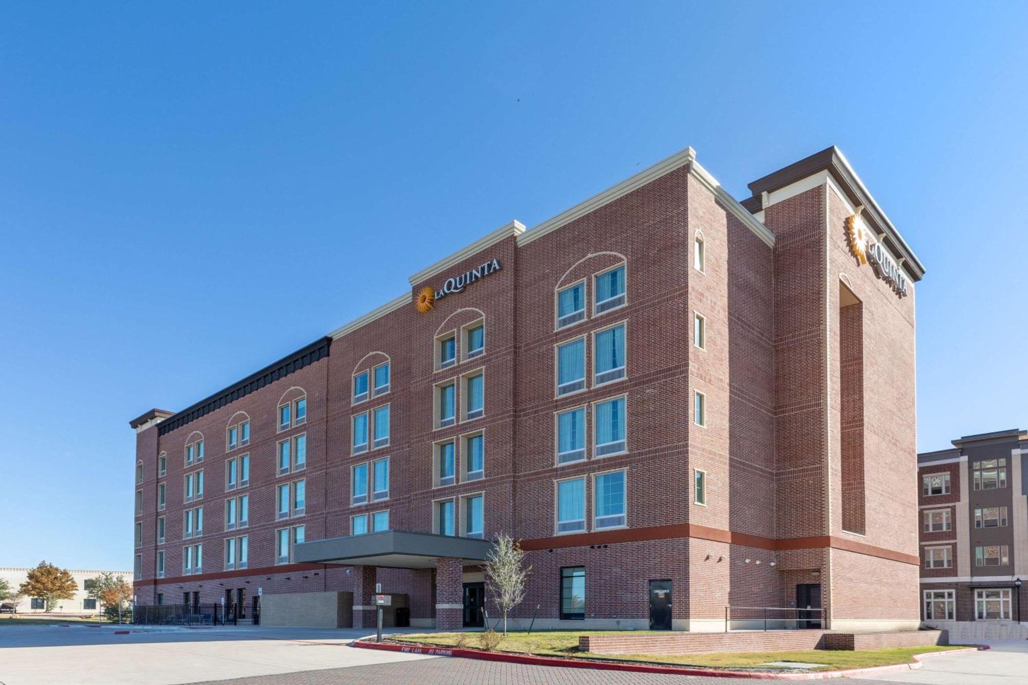 La Quinta Inn & Suites By Wyndham Dallas - Frisco Stadium Exterior foto